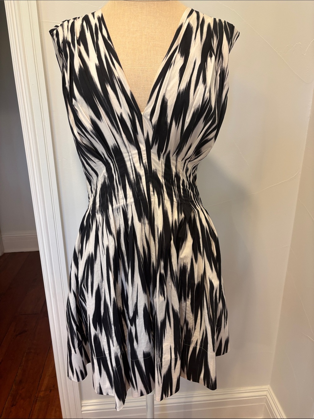 Banana Republic Black and White Sleeveless V-Neck Midi Dress